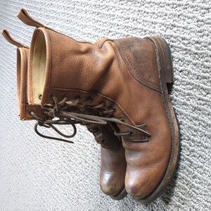 FRYE Veronica leather lace up combo boots!